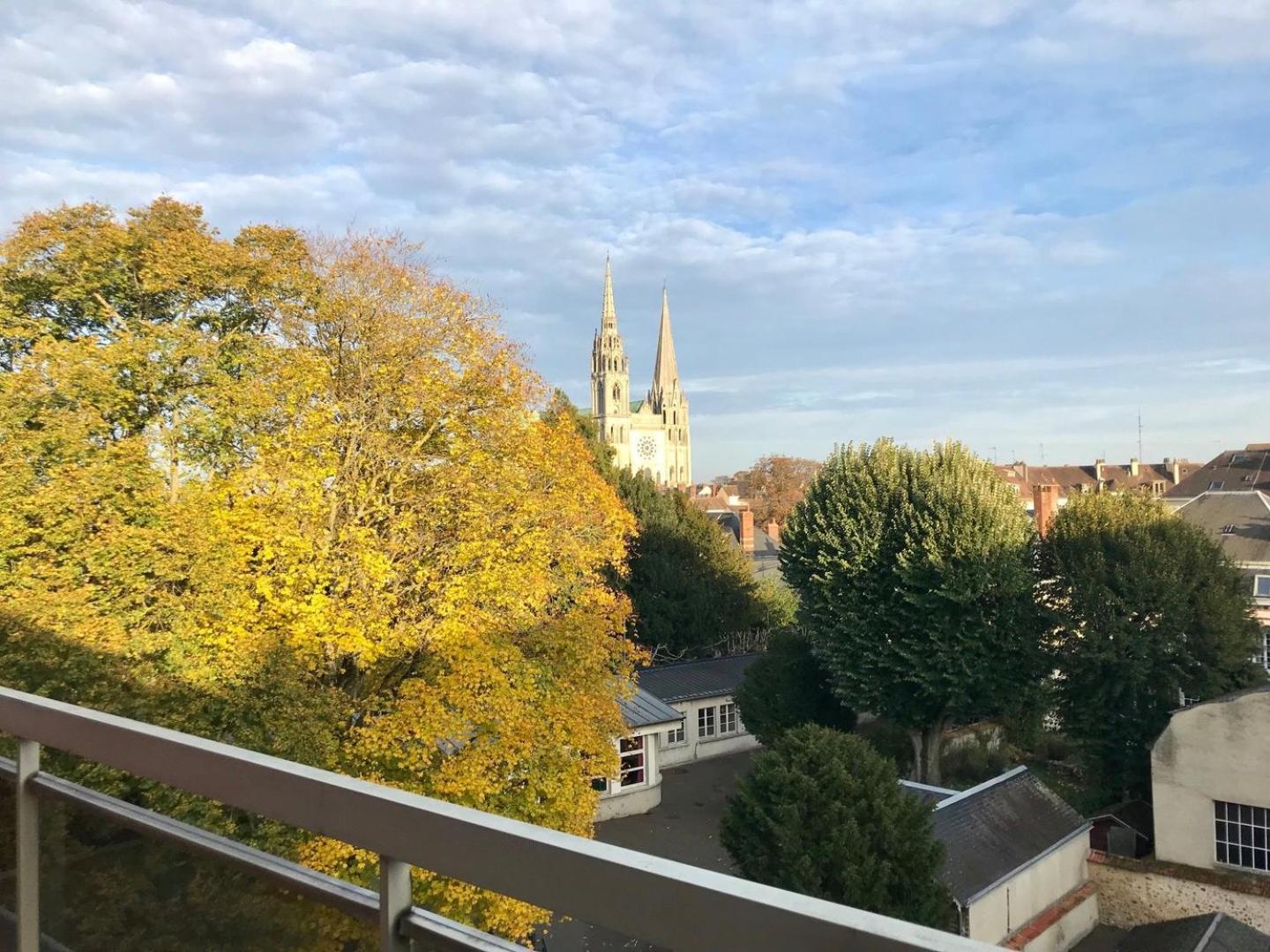 Appartement Avec Parking Et Balcon Vue Cathedrale 沙特尔 外观 照片